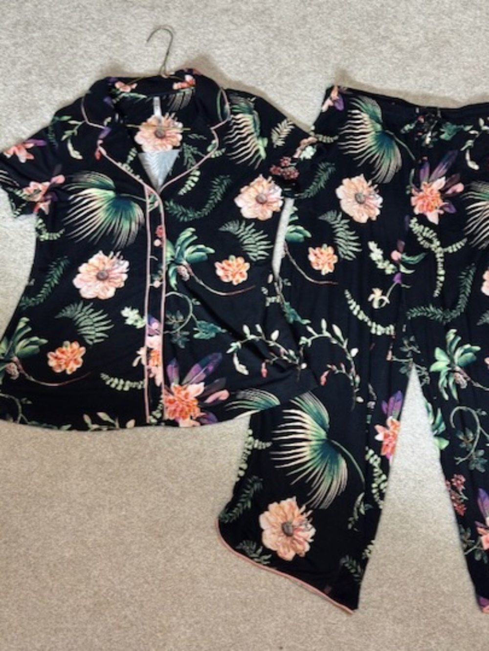 SOMA Cool Nights Piping Trimmed Pajama Set Short Sleeve Top Crop Pants M/L
